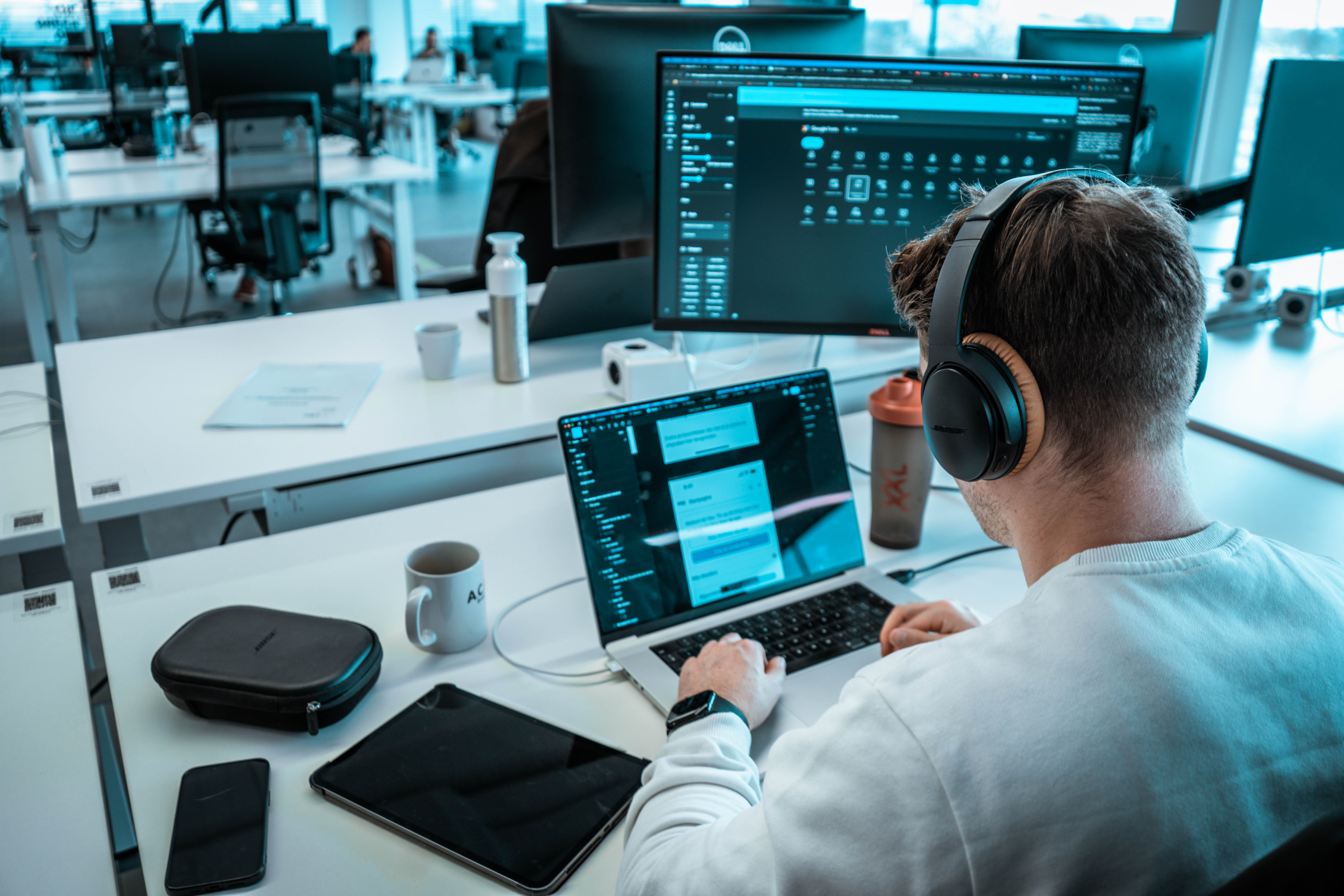 <span id="hs_cos_wrapper_name" class="hs_cos_wrapper hs_cos_wrapper_meta_field hs_cos_wrapper_type_text" style="" data-hs-cos-general-type="meta_field" data-hs-cos-type="text" >Achter de schermen bij Studio: Ons creatieve UX/UI-team</span>