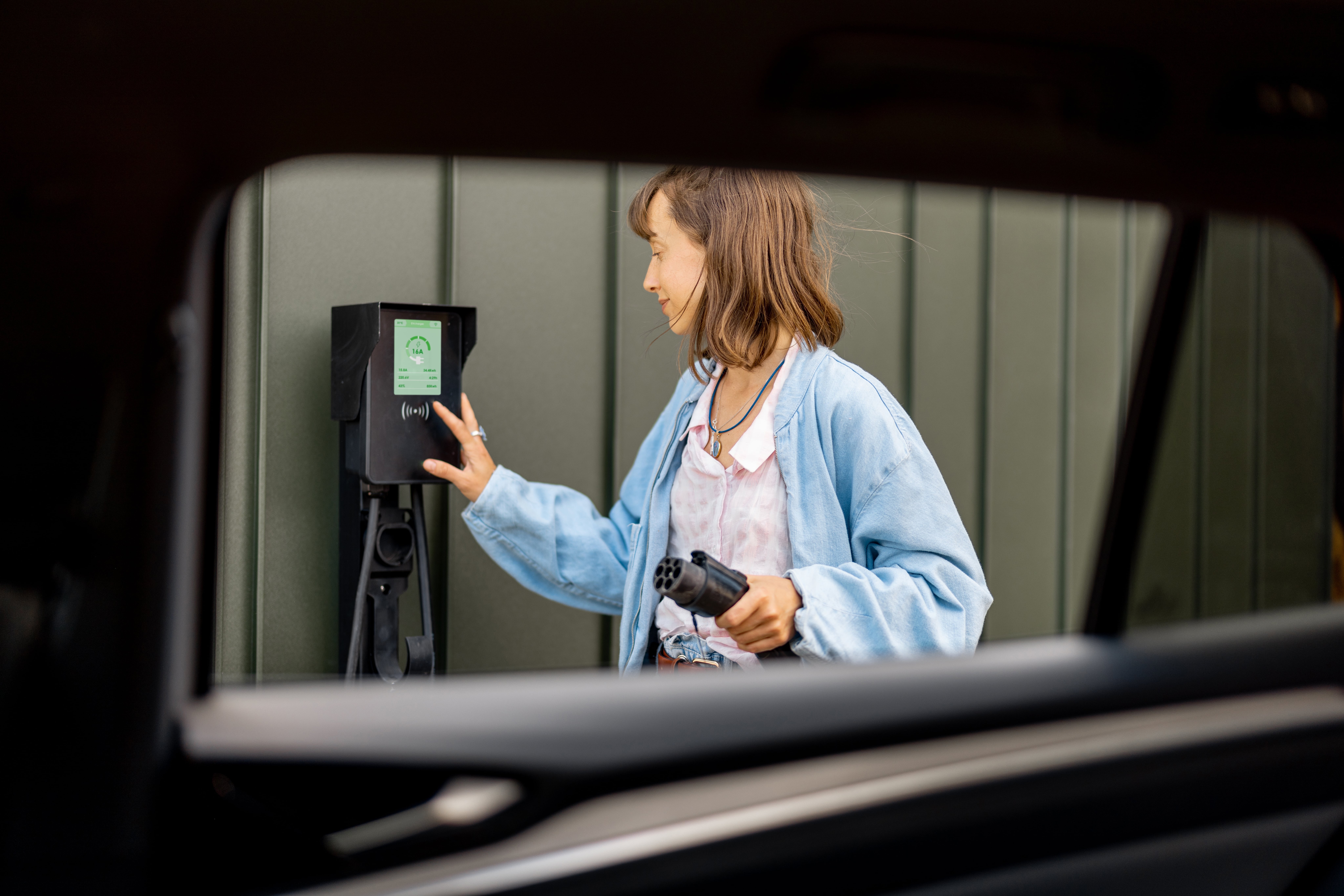 woman charging car at home-ecofix